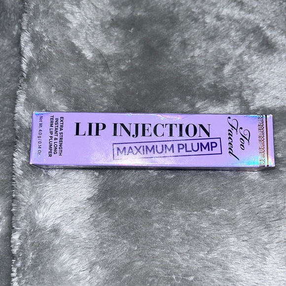 Too Faced Lip Injection Maximum Plump Lip Gloss - Blueberry Buzz *full size (4g) - Picture 1 of 6
